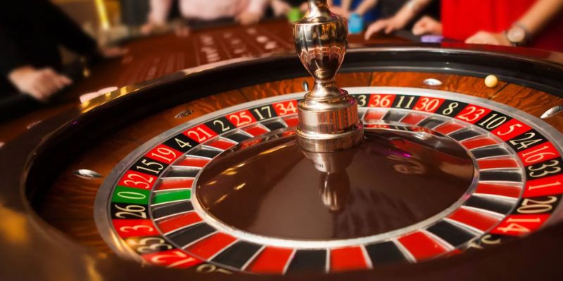 Chơi Roulette cùng dealer xinh đẹp Goal123